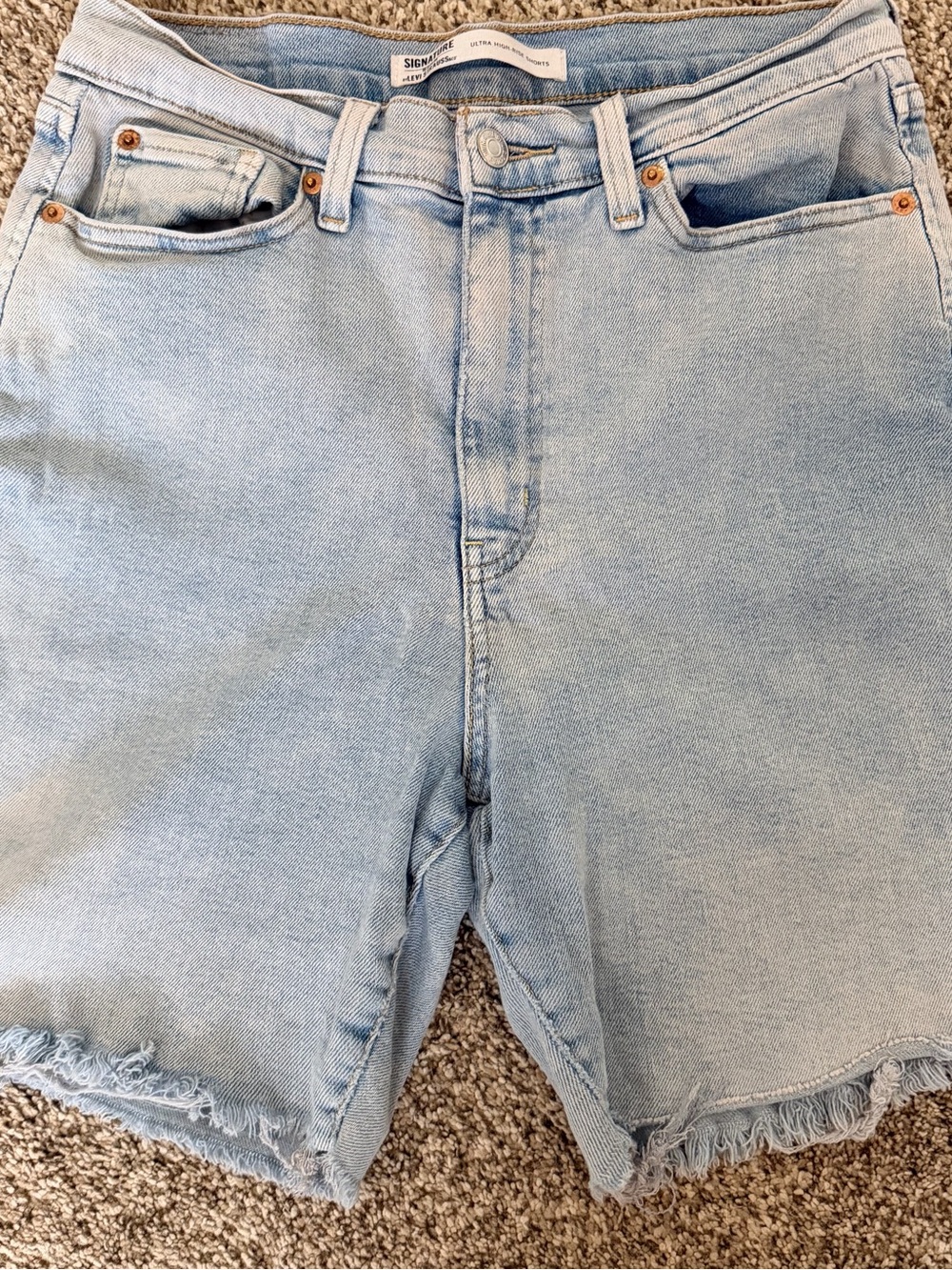 Signature by Levi Strauss & Co Ultra High Rise Light Wash Cut Off Shorts 9 W29